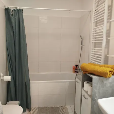 Duna Apartment, Freegarage, 2room, Smarttv,dishwasher,ac Daire Budapeşte
