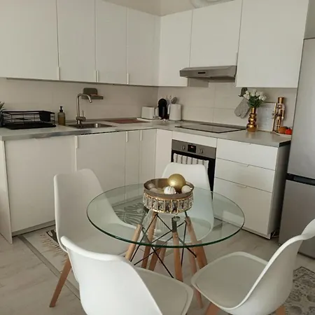 Duna Apartment, Garage, 2room, Smarttv,dishwasher,ac דירה *