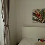 Duna Apartment, Freegarage, 2room, Smarttv,dishwasher,ac דירה *