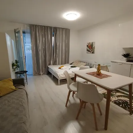 Duna Apartment, Freegarage, 2room, Smarttv,dishwasher,ac From July 4th アパート